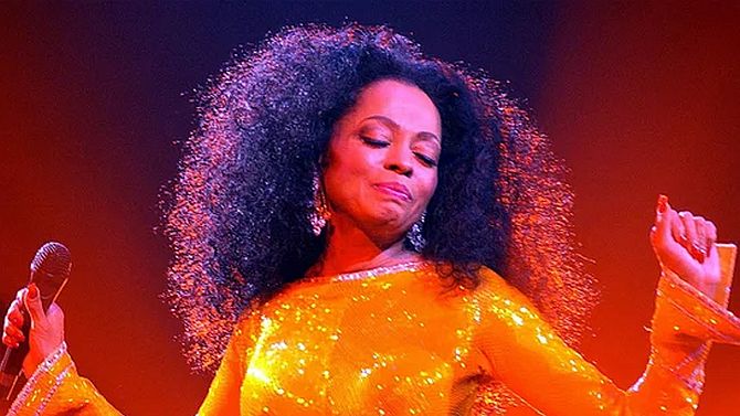 Speváčka Diana Ross používala podľa niektorých zdrojov tiež predlžovanie svojich vlasov