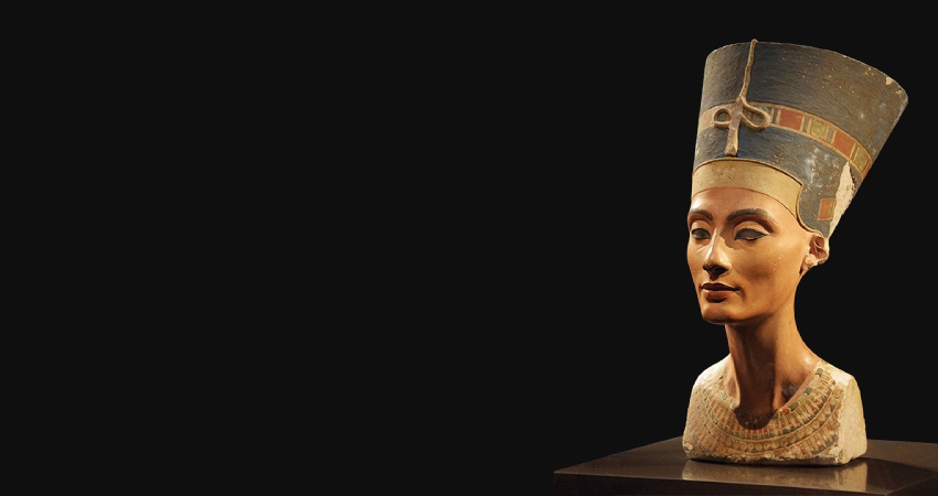 blog o vlasoch - titulka k histórii predlžovania. na obrázku busta kráľovnej Nefertiti