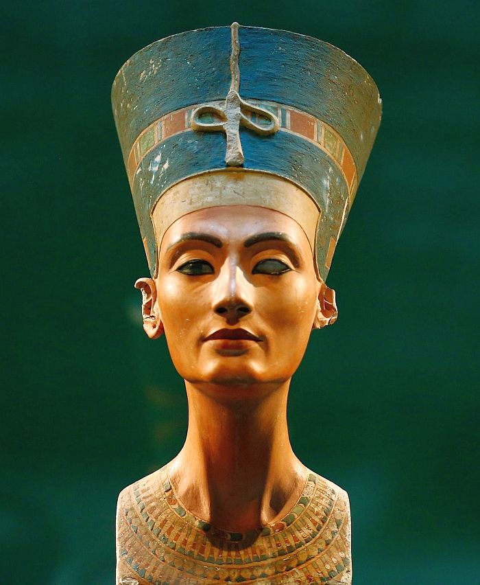 Busta Nefertiti v Berlínskom múzeu