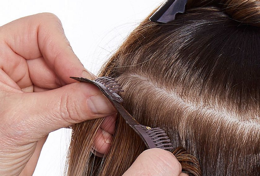 vlip-in - krátkodobý spôsob predlžovania vlasov spočíva v zasunutí sponiek s prameňmi vlasov